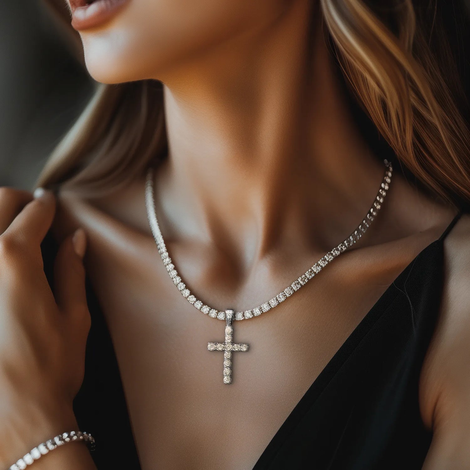Colgante de cruz con collar de cuerda | 51 cm